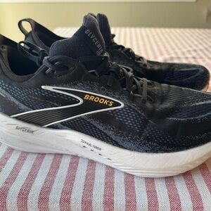 Brooks Men's Glycerine 22 size 14D.